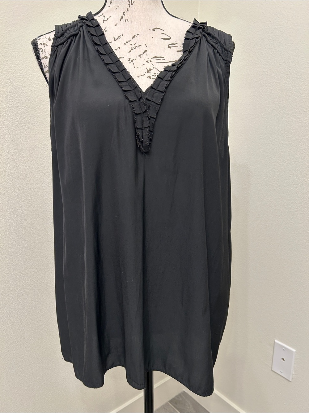 Catherine Malandrino Black Ruffled V-Neck Sleeveless Top